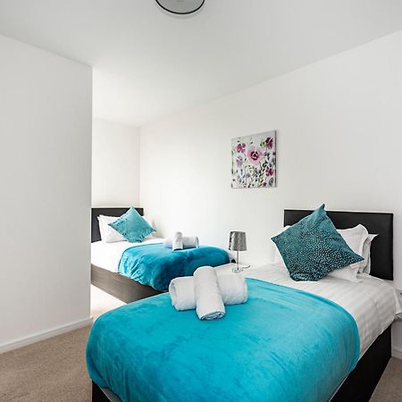 Chiswick Park 3 Bed 3 Bath West London - Parking Appartement Buitenkant foto