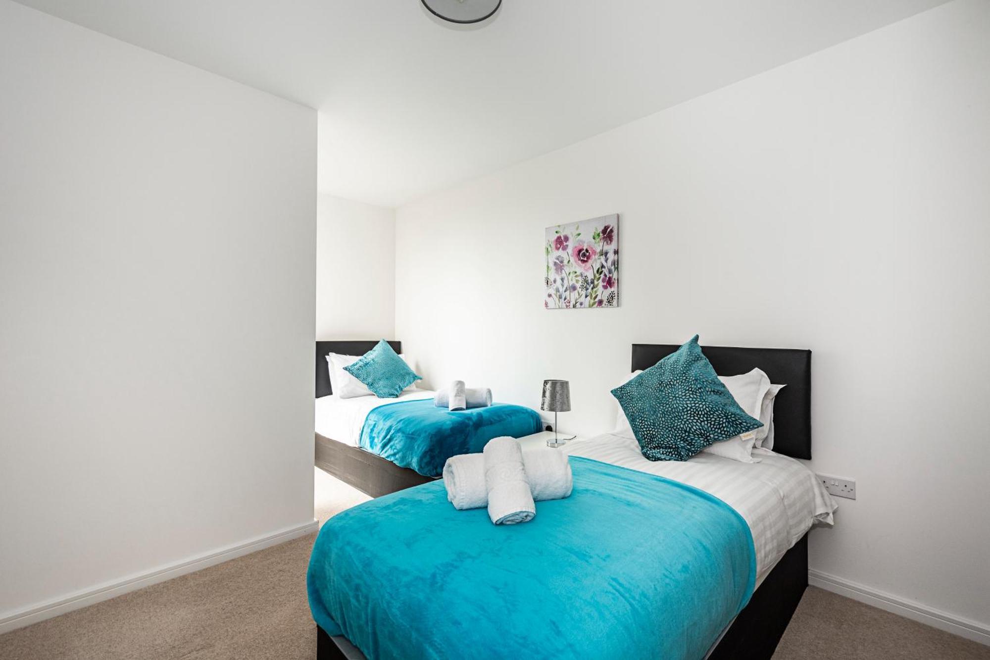 Chiswick Park 3 Bed 3 Bath West London - Parking Appartement Buitenkant foto