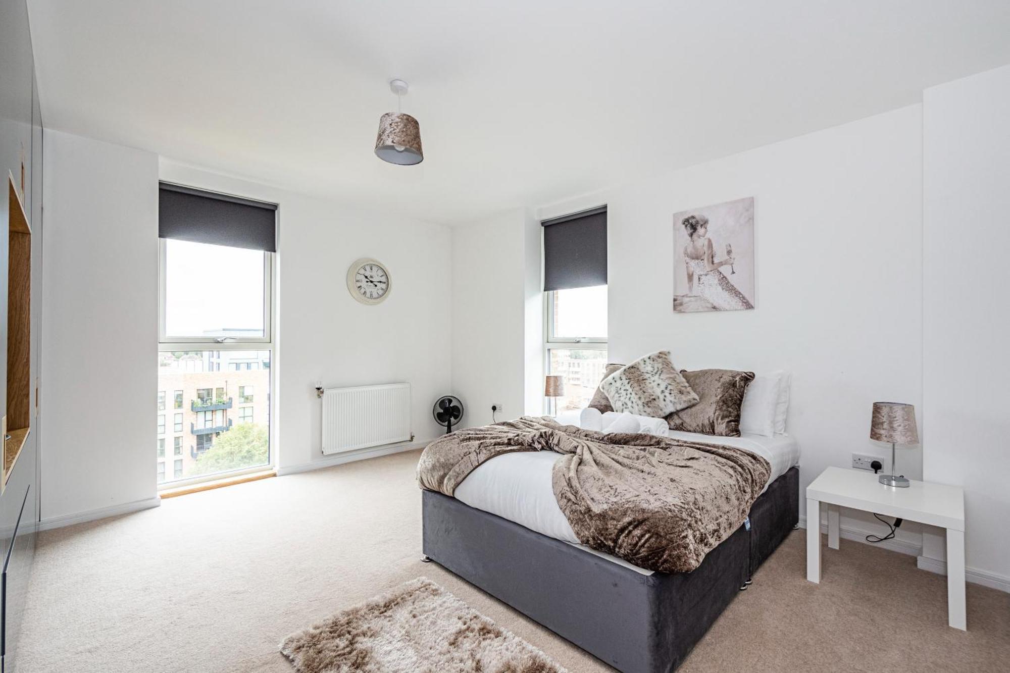 Chiswick Park 3 Bed 3 Bath West London - Parking Appartement Buitenkant foto