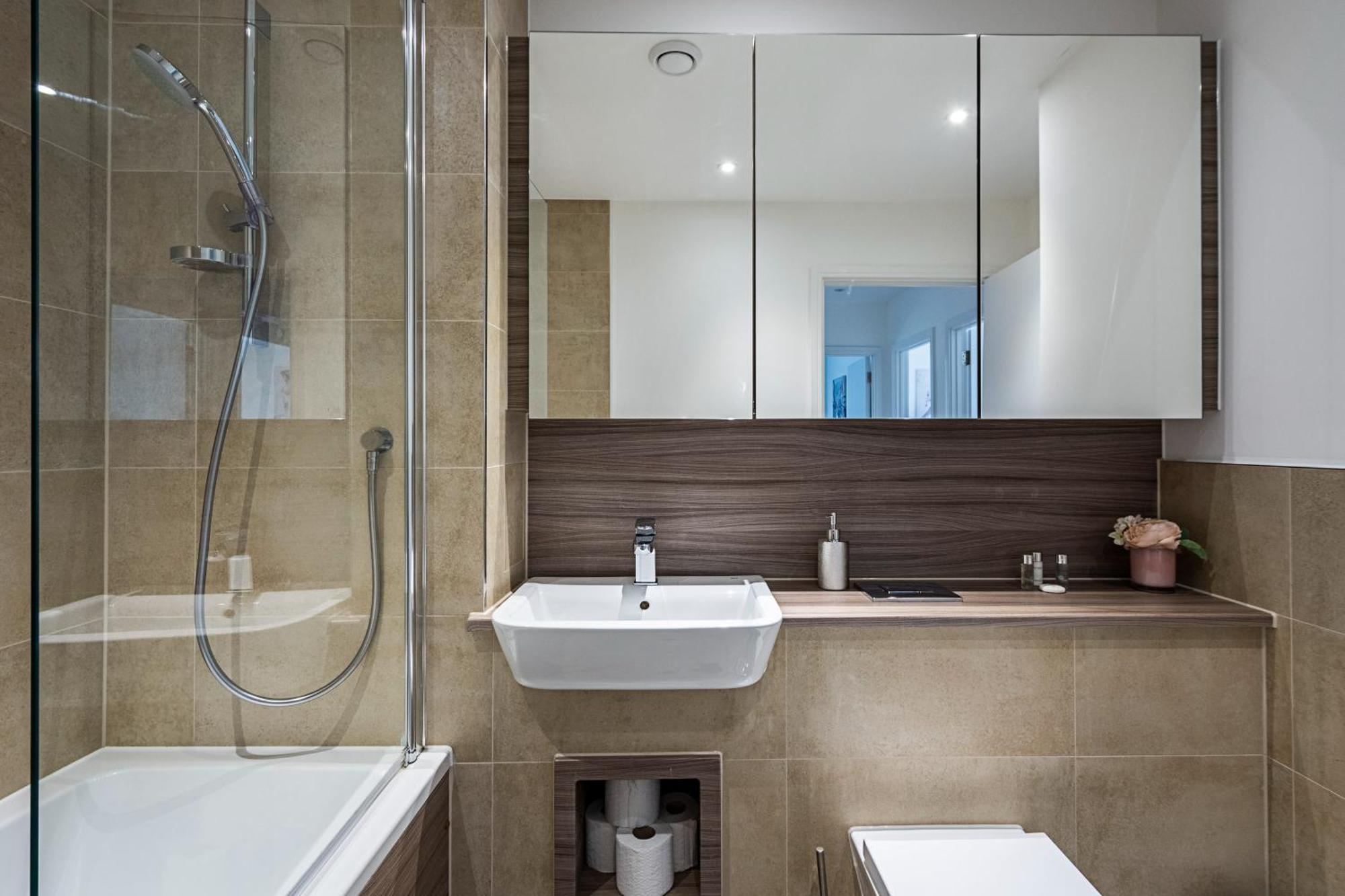 Chiswick Park 3 Bed 3 Bath West London - Parking Appartement Buitenkant foto