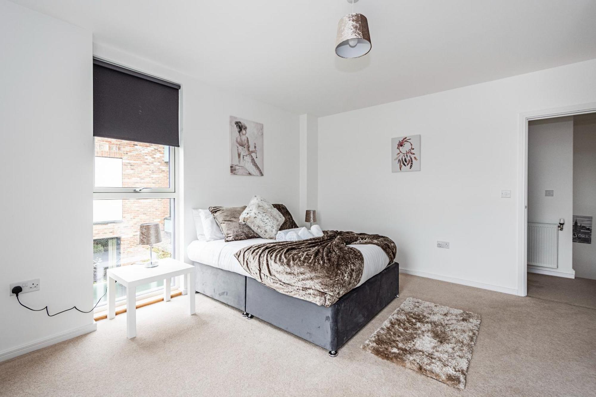 Chiswick Park 3 Bed 3 Bath West London - Parking Appartement Buitenkant foto