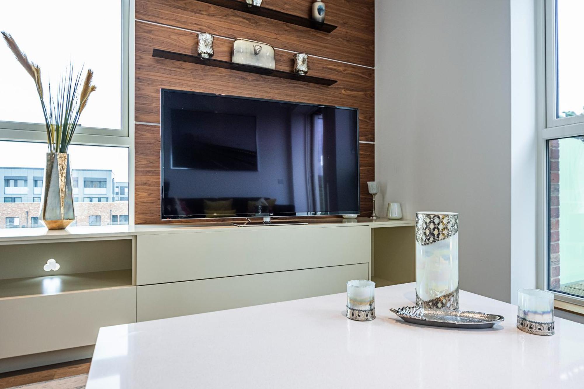 Chiswick Park 3 Bed 3 Bath West London - Parking Appartement Buitenkant foto