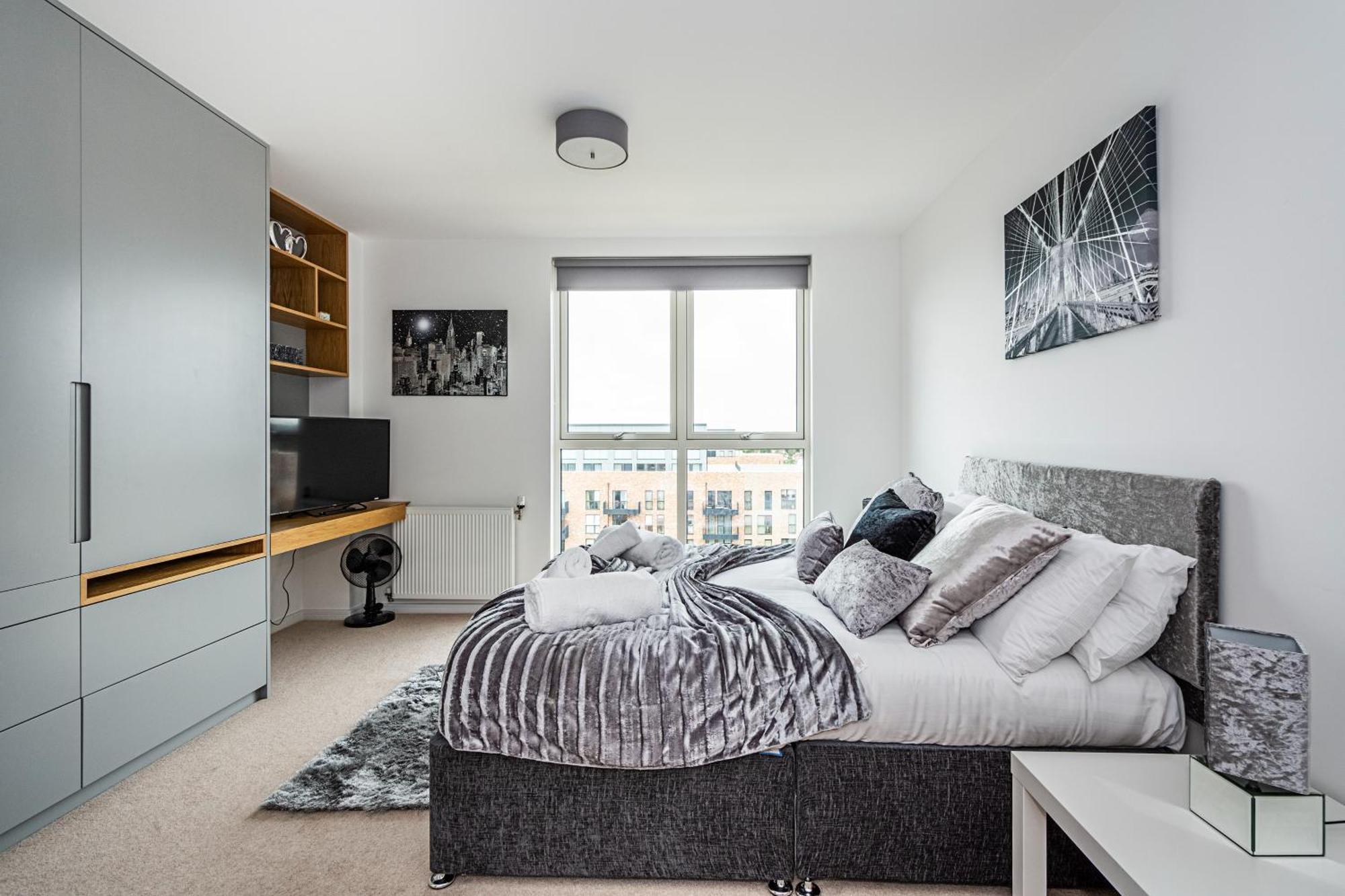 Chiswick Park 3 Bed 3 Bath West London - Parking Appartement Buitenkant foto