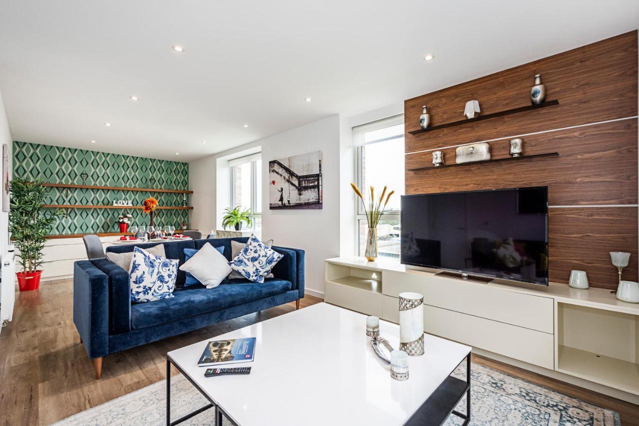 Chiswick Park 3 Bed 3 Bath West London - Parking Appartement Buitenkant foto