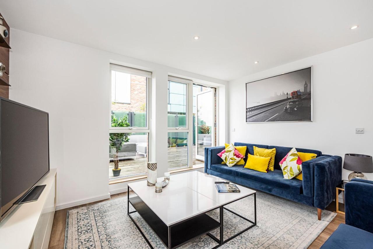 Chiswick Park 3 Bed 3 Bath West London - Parking Appartement Buitenkant foto
