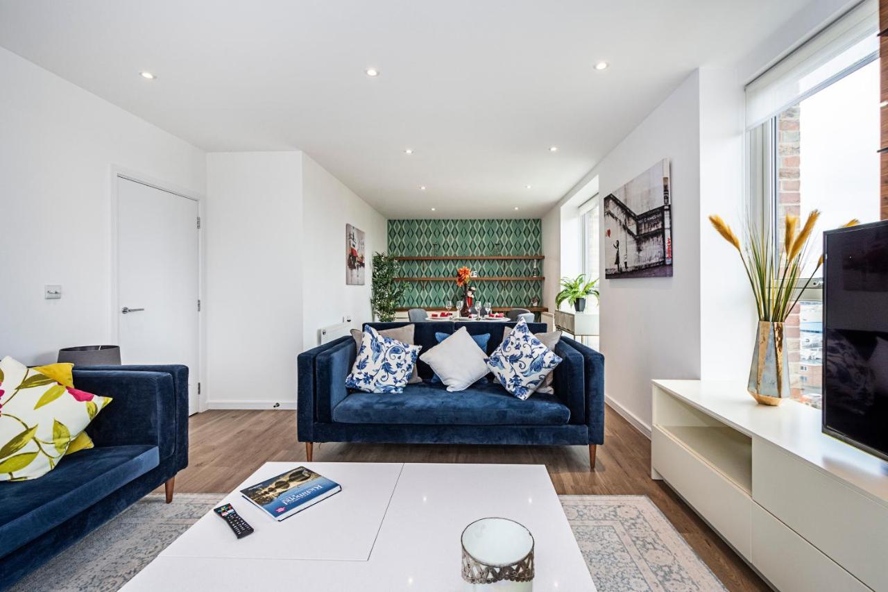 Chiswick Park 3 Bed 3 Bath West London - Parking Appartement Buitenkant foto