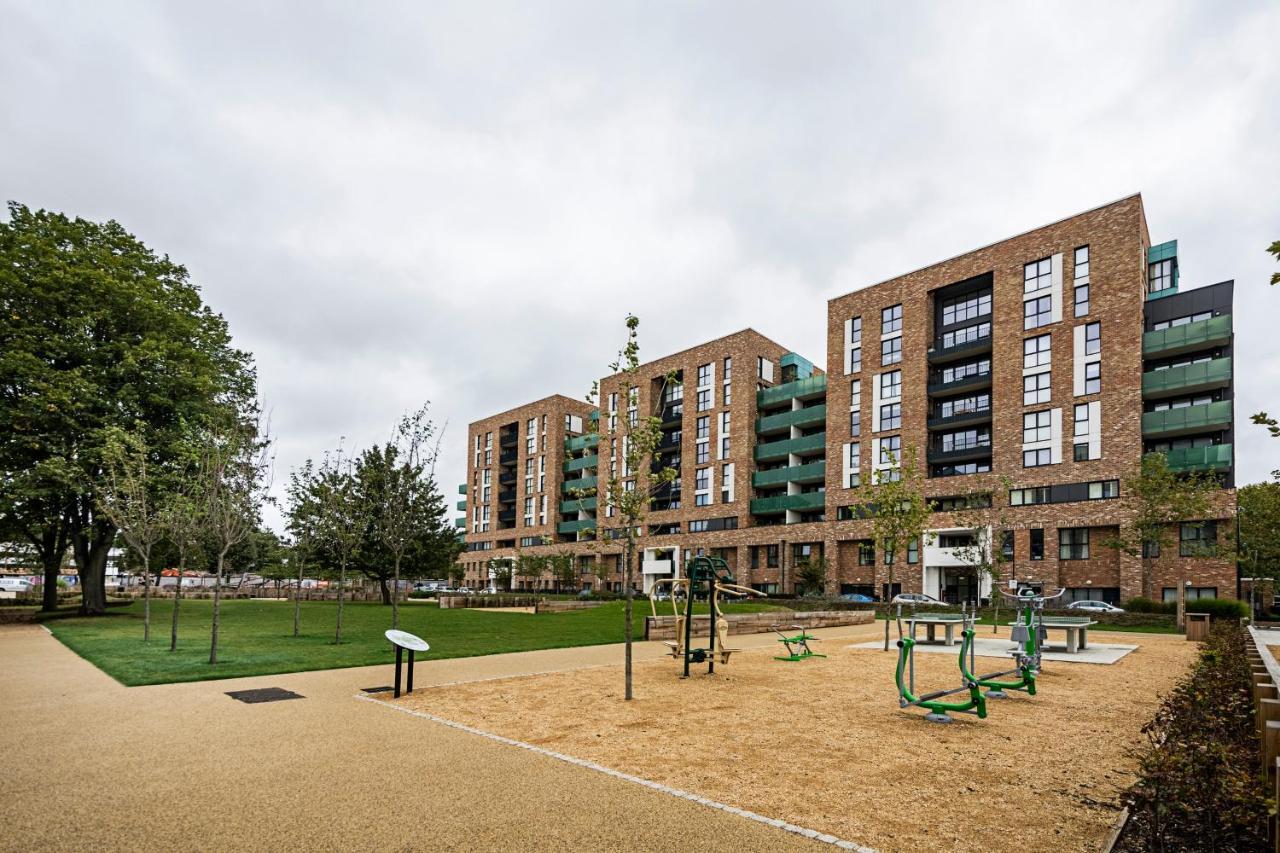 Chiswick Park 3 Bed 3 Bath West London - Parking Appartement Buitenkant foto