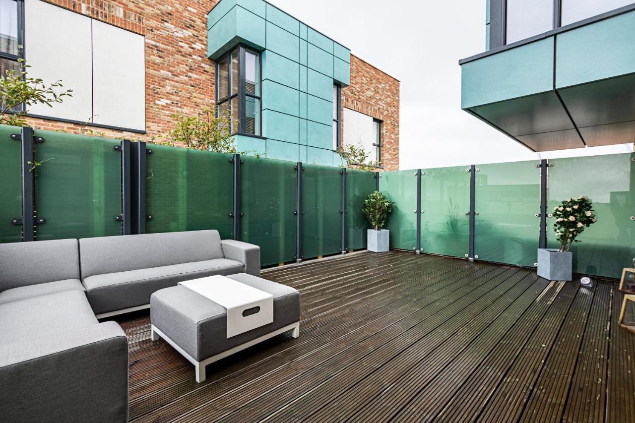 Chiswick Park 3 Bed 3 Bath West London - Parking Appartement Buitenkant foto