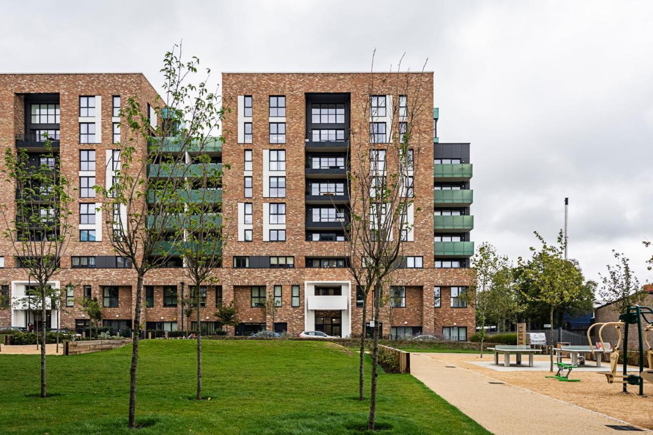 Chiswick Park 3 Bed 3 Bath West London - Parking Appartement Buitenkant foto