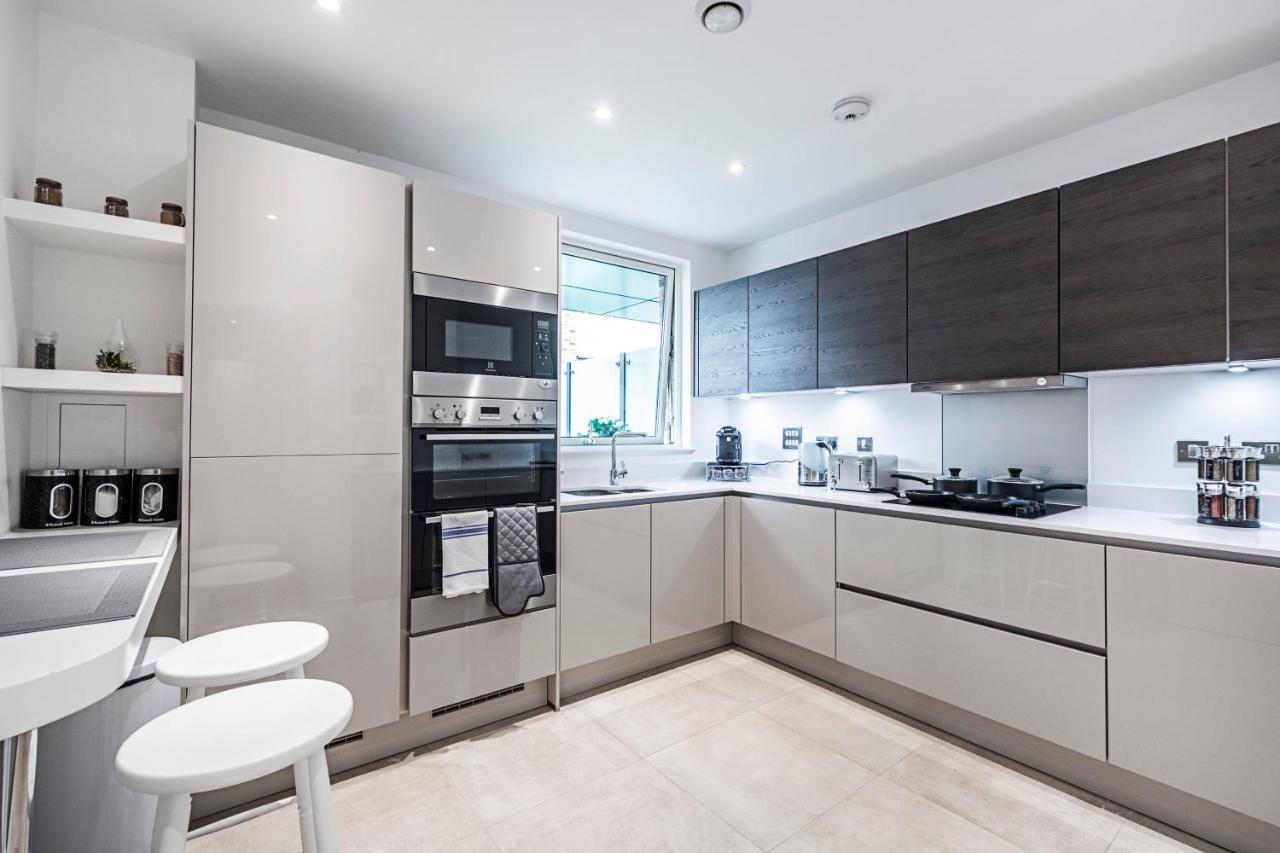 Chiswick Park 3 Bed 3 Bath West London - Parking Appartement Buitenkant foto