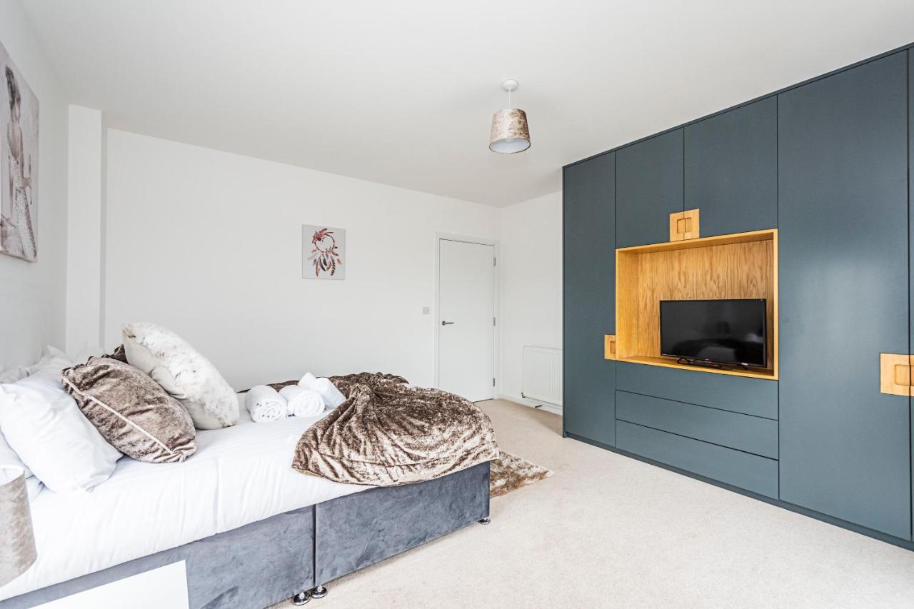 Chiswick Park 3 Bed 3 Bath West London - Parking Appartement Buitenkant foto