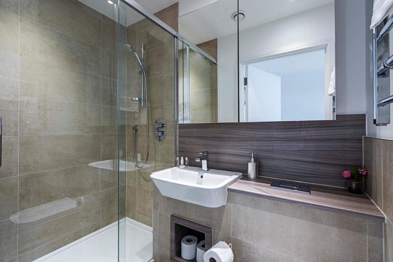 Chiswick Park 3 Bed 3 Bath West London - Parking Appartement Buitenkant foto
