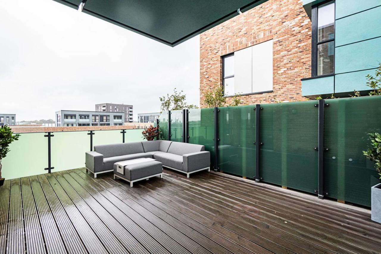 Chiswick Park 3 Bed 3 Bath West London - Parking Appartement Buitenkant foto